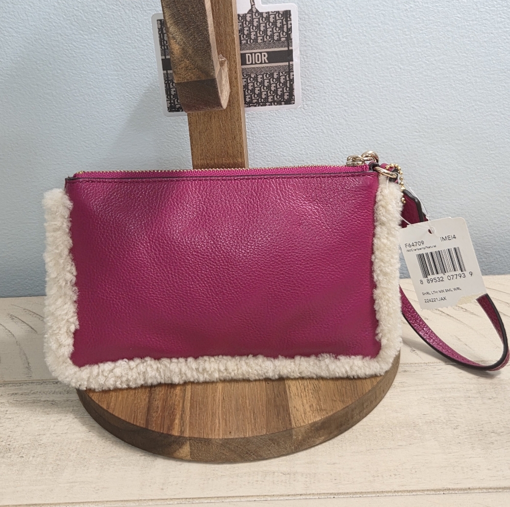 Coach wristlet in pebbled Pink leather with a shearling trim, NWT - Picture 4 of 15